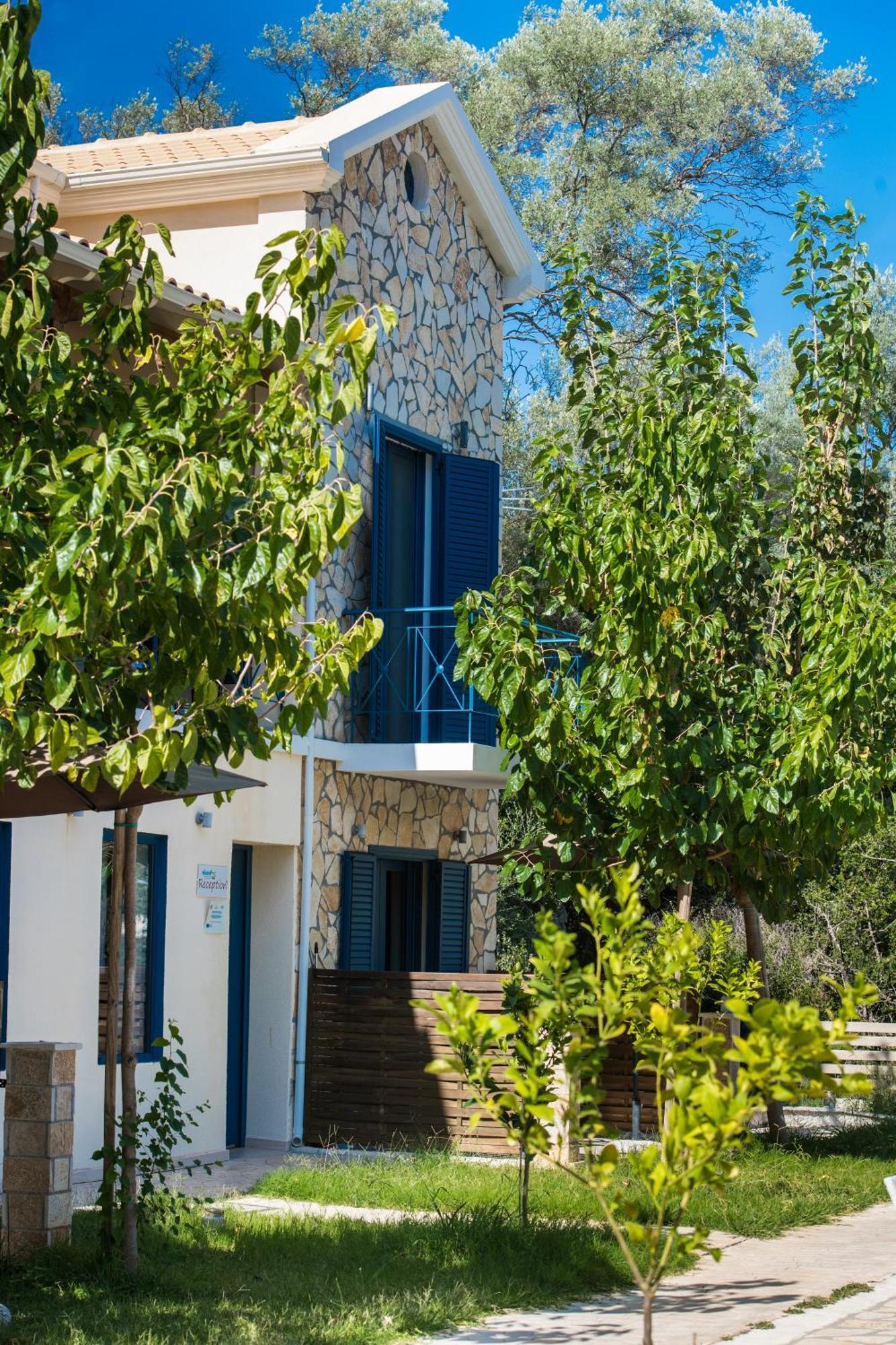 Ilianthos Apartments & Rooms Mikros Gialos Exteriör bild