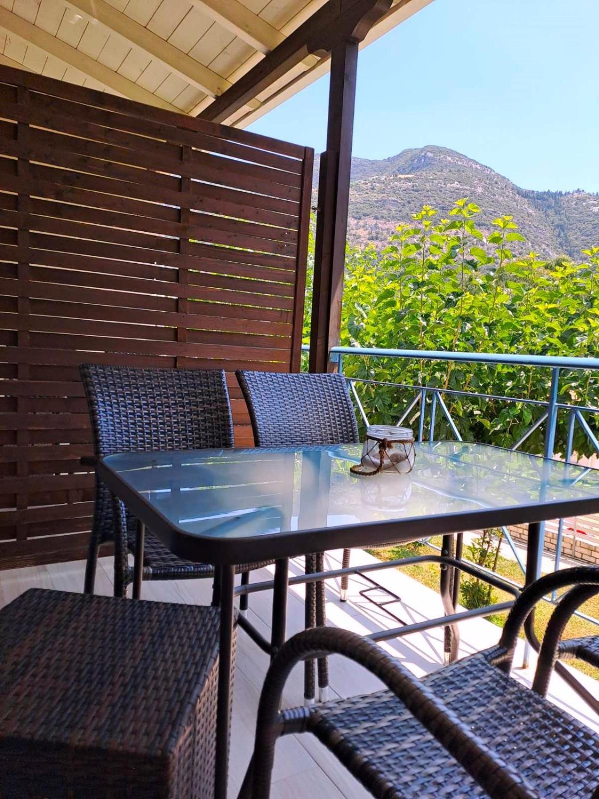 Ilianthos Apartments & Rooms Mikros Gialos Exteriör bild