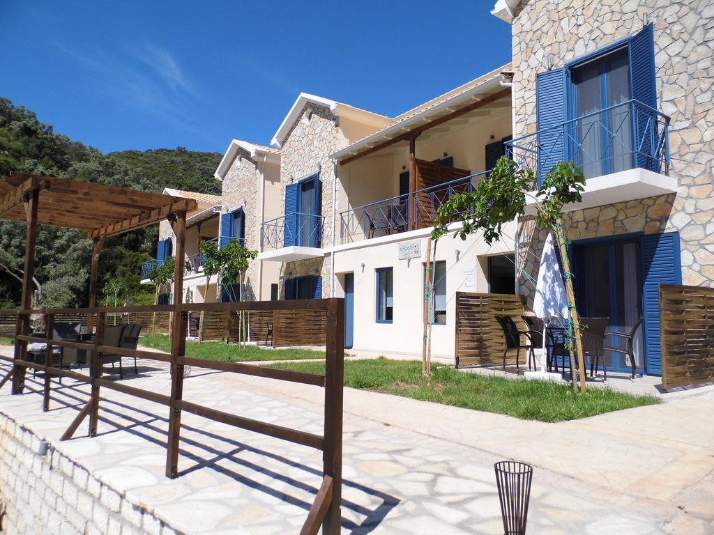 Ilianthos Apartments & Rooms Mikros Gialos Exteriör bild