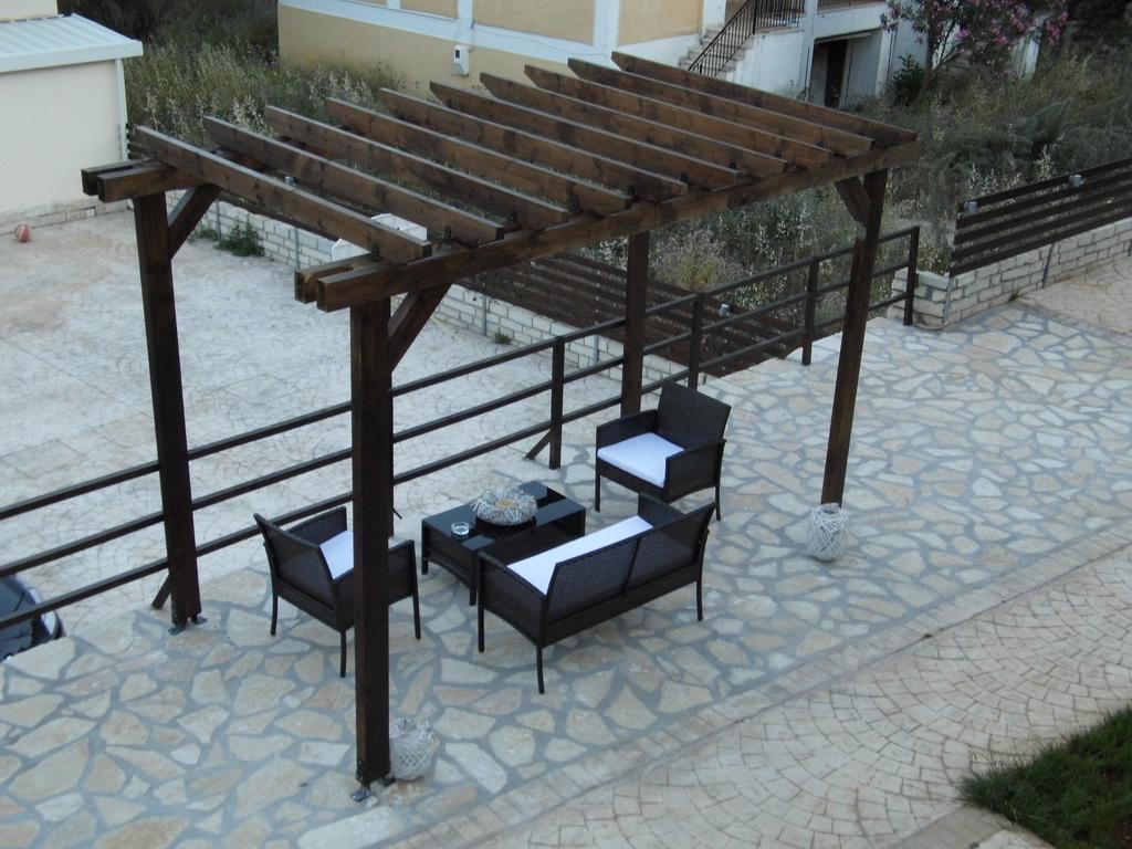 Ilianthos Apartments & Rooms Mikros Gialos Exteriör bild