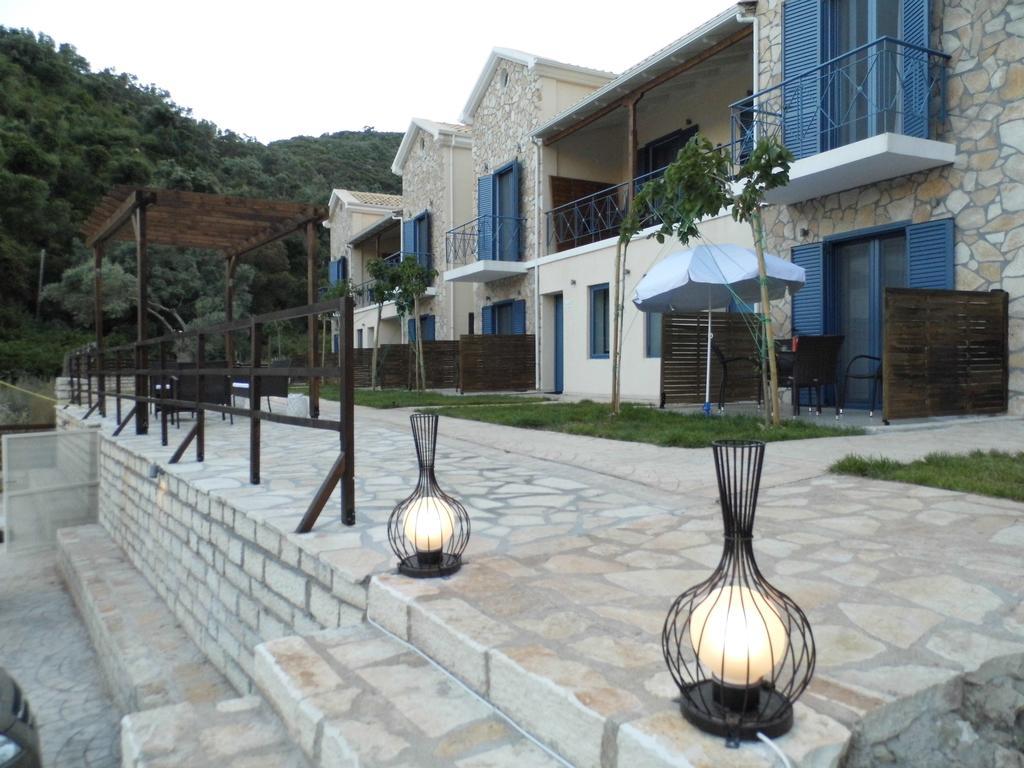 Ilianthos Apartments & Rooms Mikros Gialos Exteriör bild