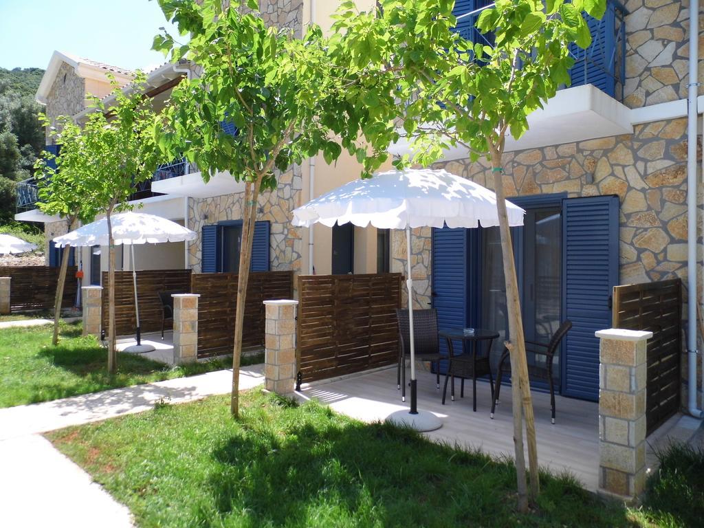 Ilianthos Apartments & Rooms Mikros Gialos Exteriör bild