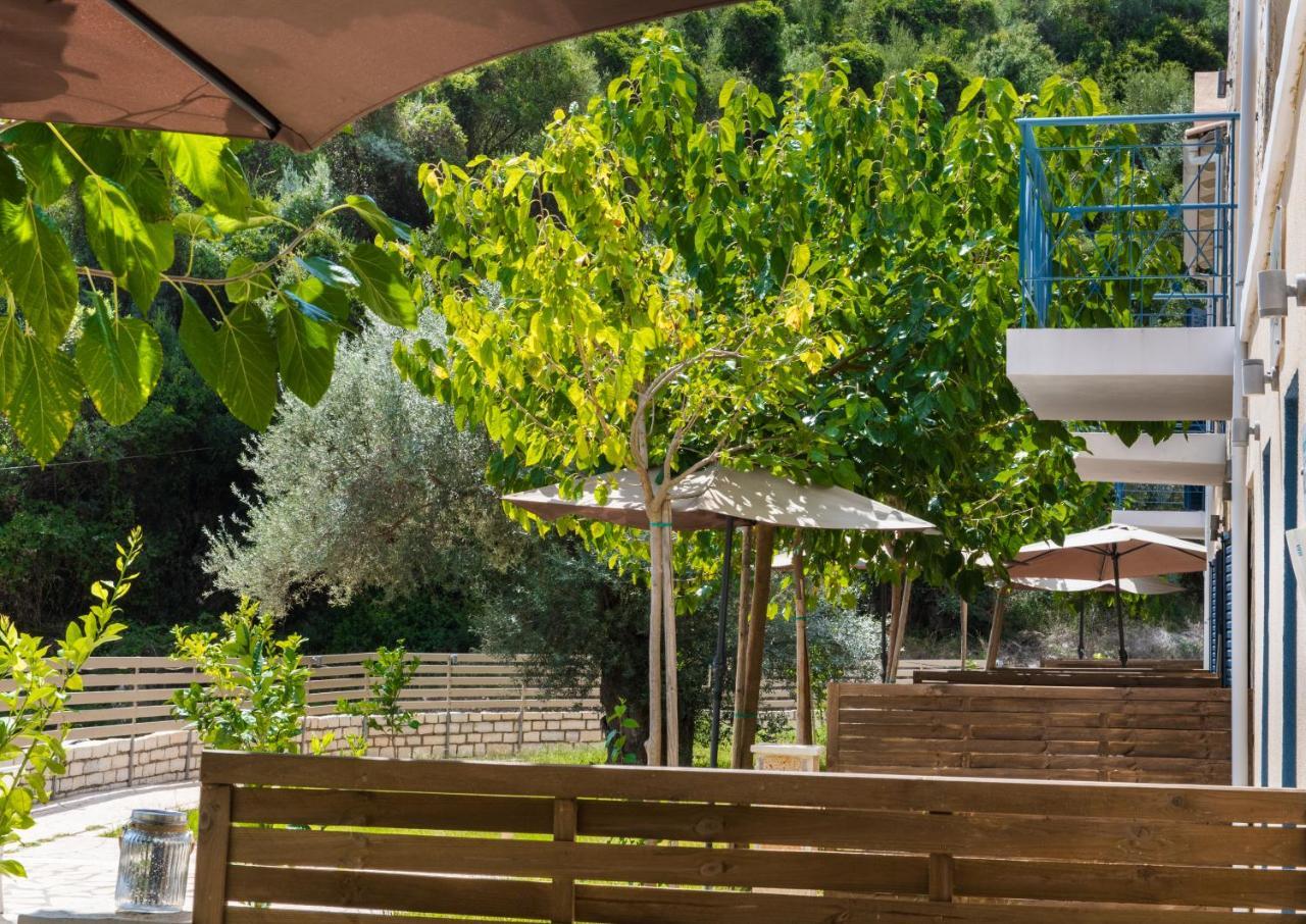 Ilianthos Apartments & Rooms Mikros Gialos Exteriör bild