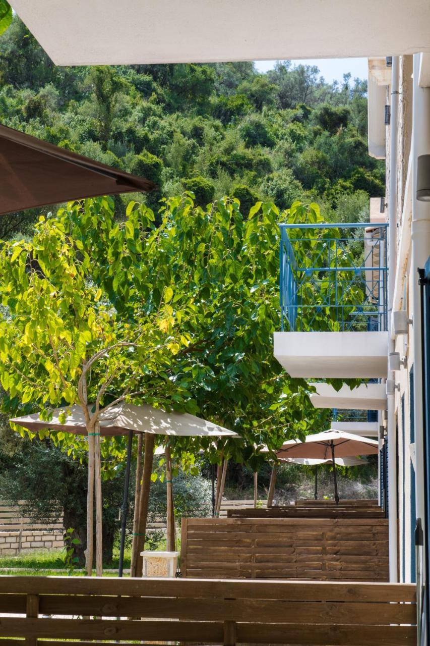 Ilianthos Apartments & Rooms Mikros Gialos Exteriör bild