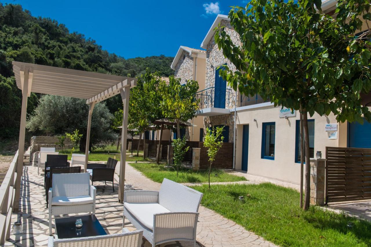 Ilianthos Apartments & Rooms Mikros Gialos Exteriör bild