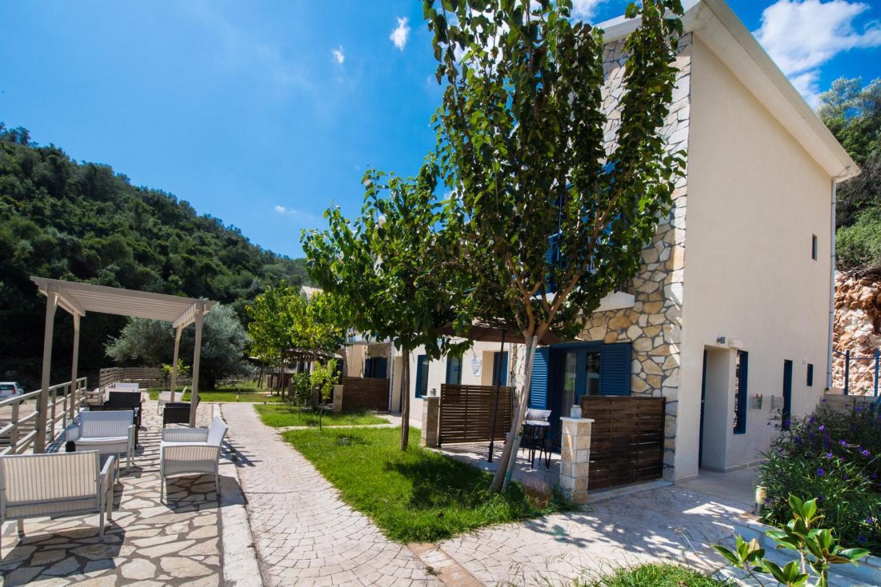Ilianthos Apartments & Rooms Mikros Gialos Exteriör bild
