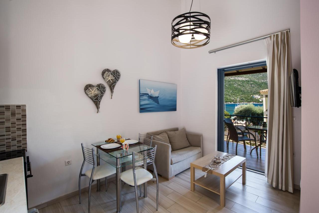 Ilianthos Apartments & Rooms Mikros Gialos Exteriör bild